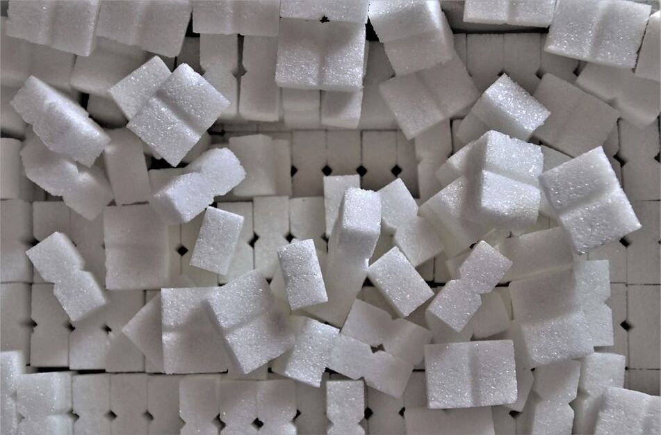 Lo zucchero contribuisce all'aumento di peso