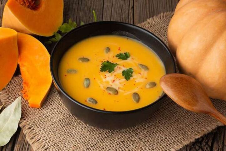 La zuppa di purea di zucca nella tua dieta favorisce un'efficace perdita di peso